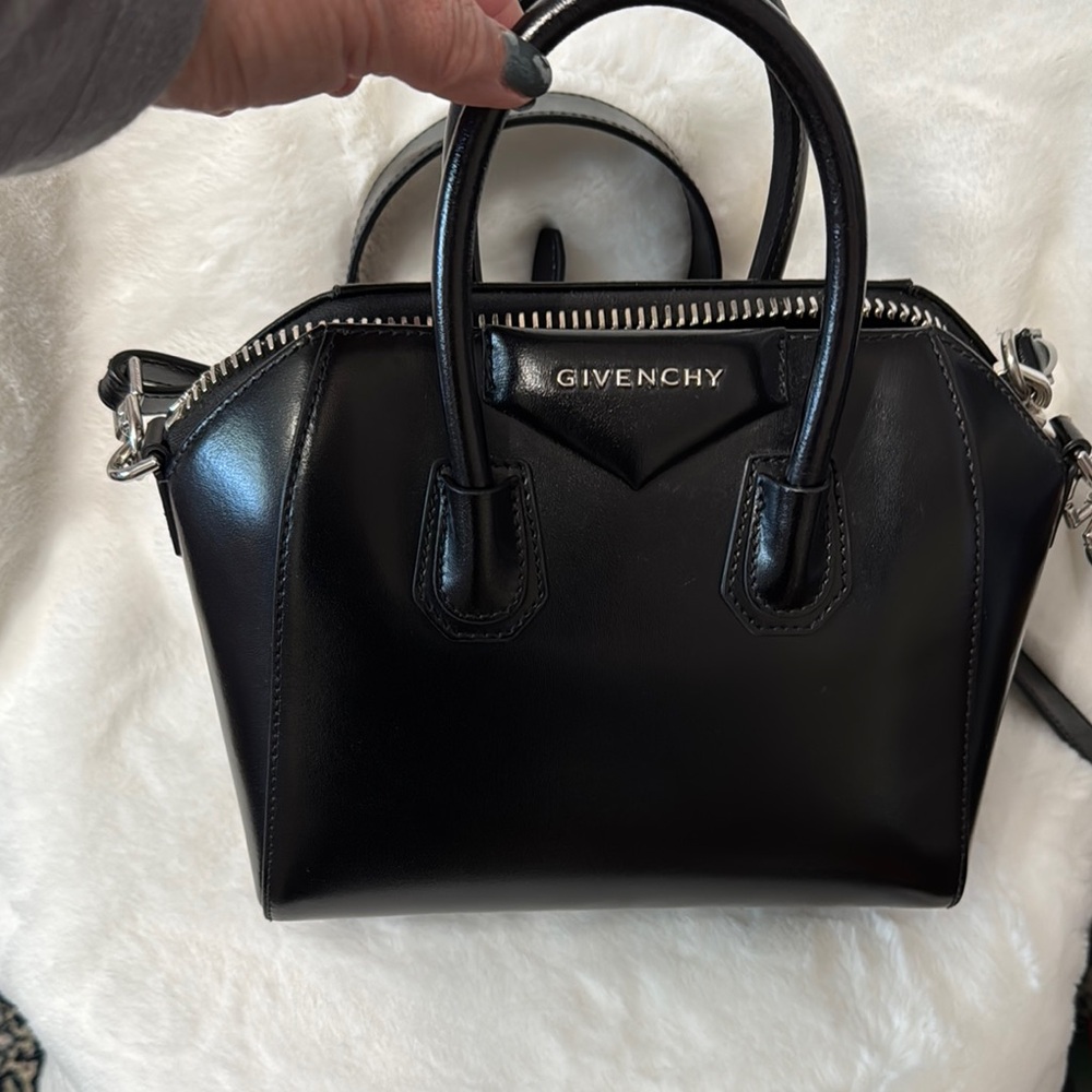 Givenchy Black Shoulder Bag Elegant and Versatile